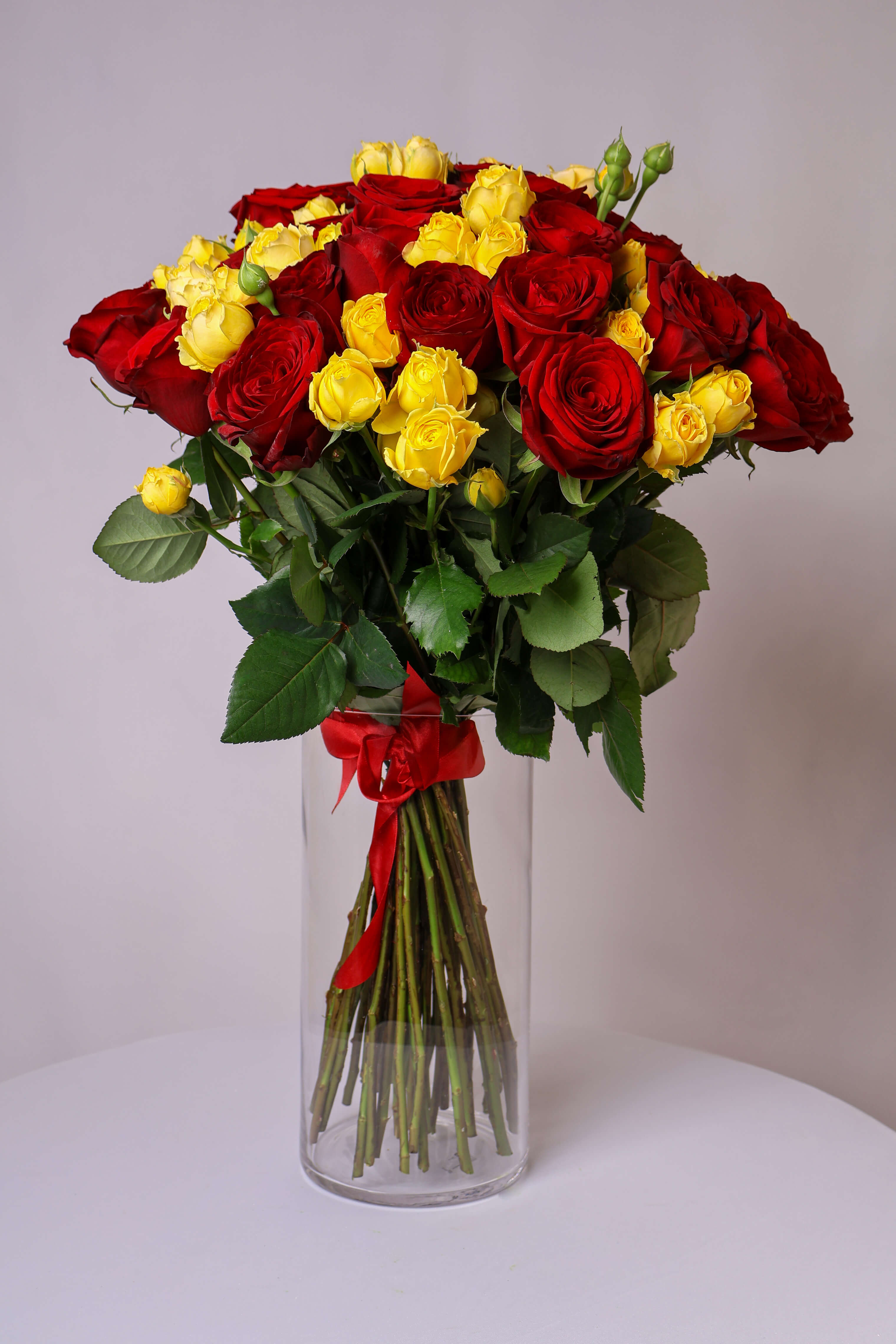 Букет красных и жёлтых роз - Thumbnail 2 of 2 | Flowers Theory