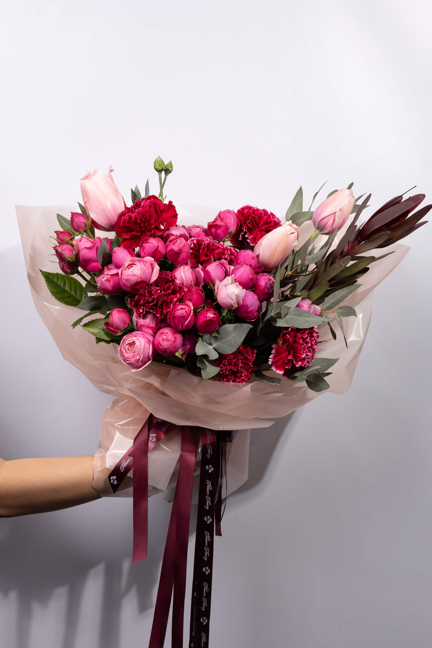 Букет "Весенняя Роскошь" | Пионовидные Розы и Гвоздики - Thumbnail 1 of 3 | Flowers Theory