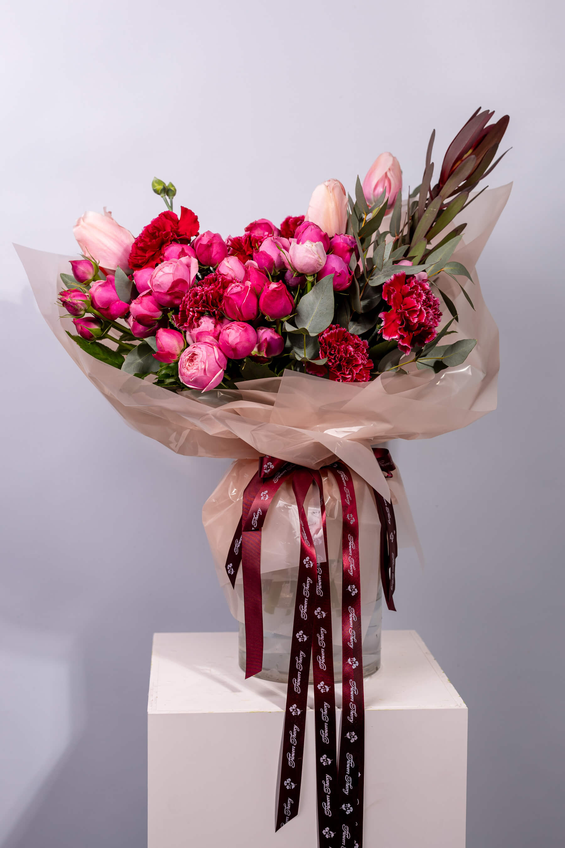 Букет "Весенняя Роскошь" | Пионовидные Розы и Гвоздики - Thumbnail 2 of 3 | Flowers Theory