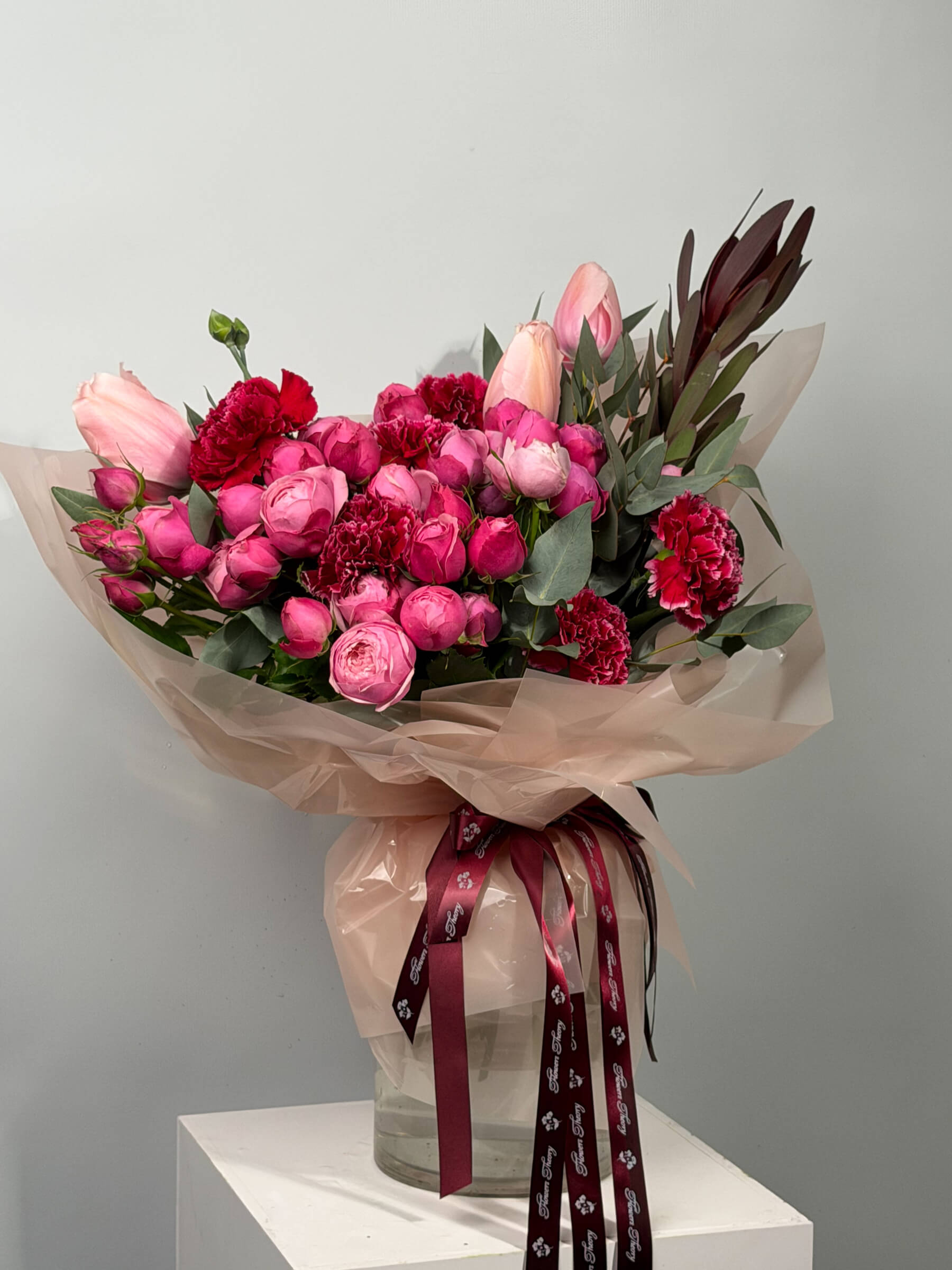 Букет "Весенняя Роскошь" | Пионовидные Розы и Гвоздики - Thumbnail 3 of 3 | Flowers Theory