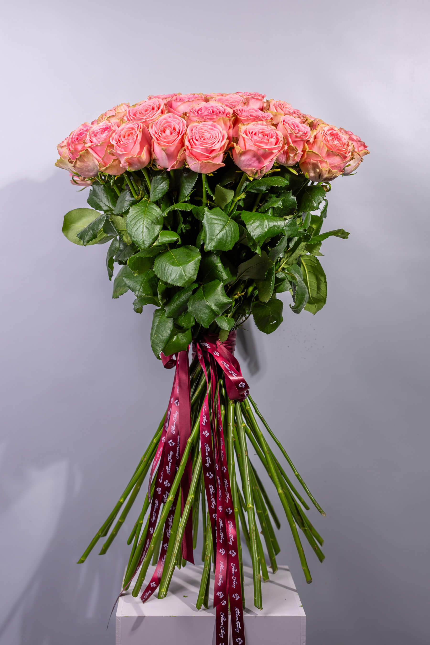 Սոֆիա Լորենի վարդերի ծաղկեփունջ – Պրեմիում վարդագույն վարդեր - Thumbnail 2 of 4 | Flowers Theory